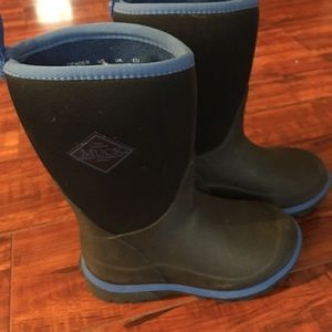 Kids size 10 muck boots